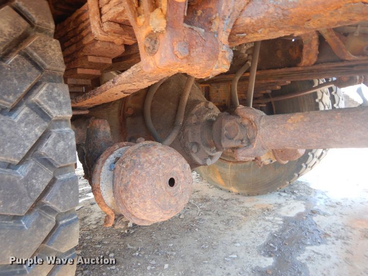 image for item IT9192 1993 International 4900  dump truck