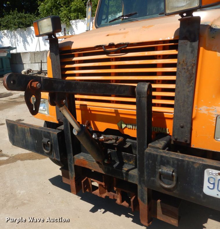 image for item IT9192 1993 International 4900  dump truck