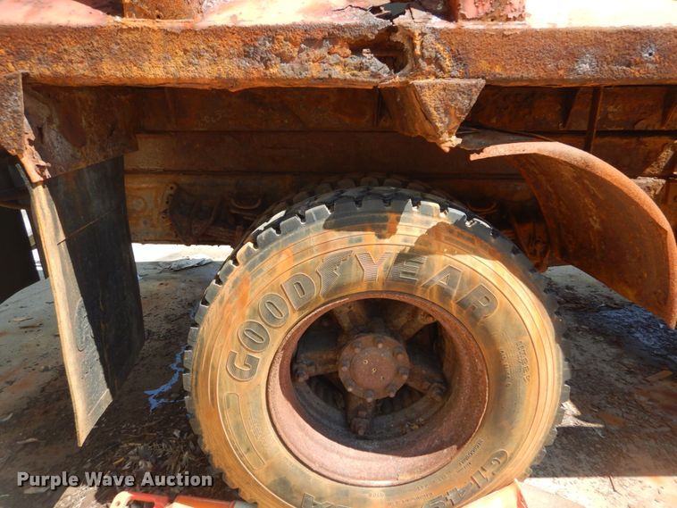 image for item IT9192 1993 International 4900  dump truck