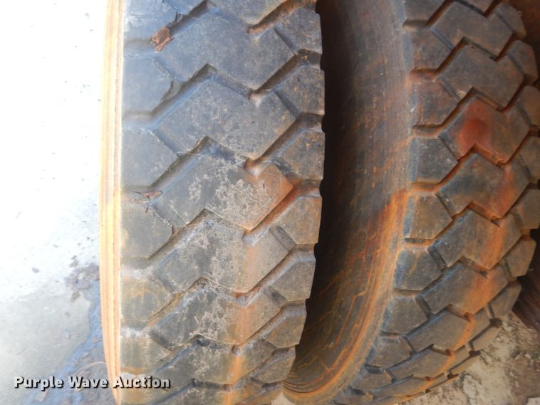 image for item IT9192 1993 International 4900  dump truck