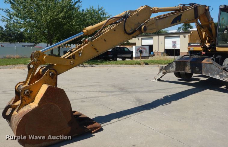 image for item IT9194 2001 Caterpillar M315  excavator