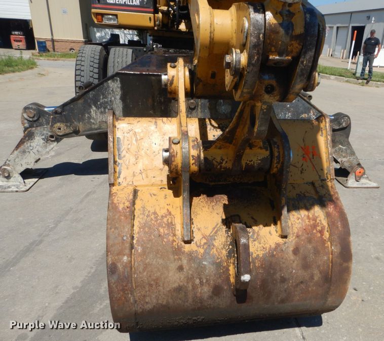 image for item IT9194 2001 Caterpillar M315  excavator