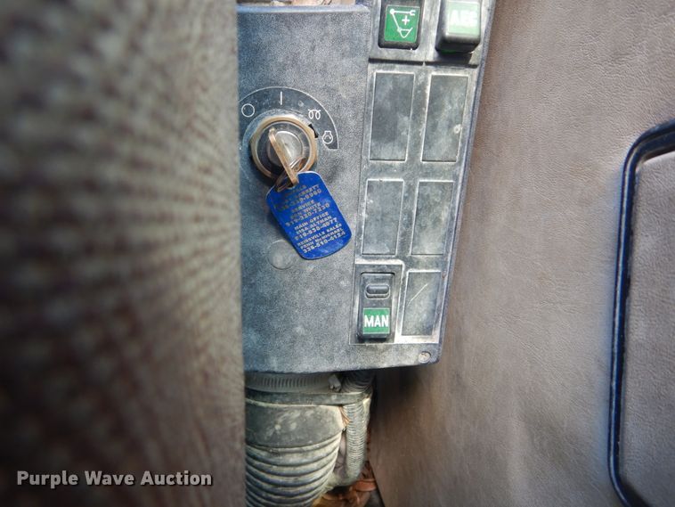 image for item IT9194 2001 Caterpillar M315  excavator