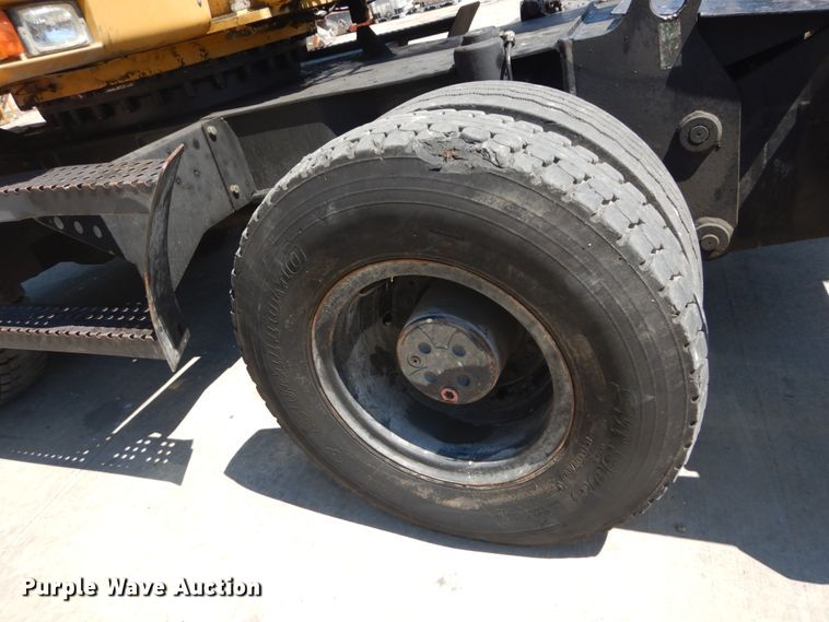 image for item IT9194 2001 Caterpillar M315  excavator