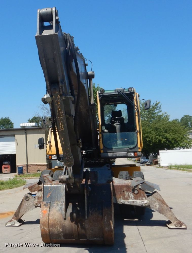 image for item IT9195 2005 Volvo EW180B  excavator