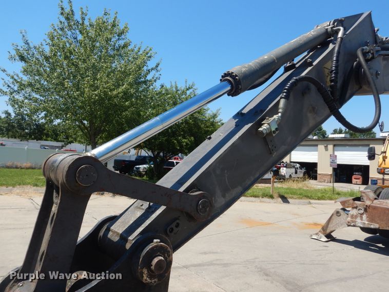 image for item IT9195 2005 Volvo EW180B  excavator