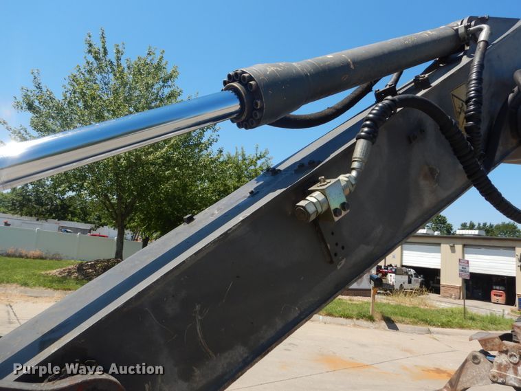 image for item IT9195 2005 Volvo EW180B  excavator