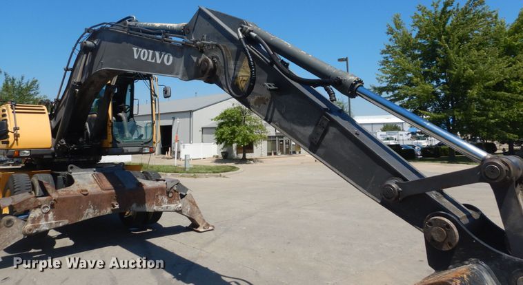 image for item IT9195 2005 Volvo EW180B  excavator