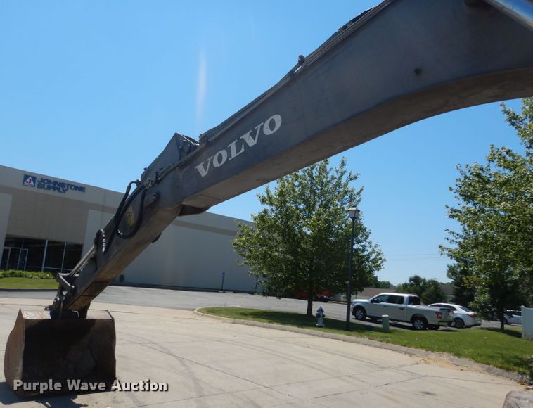 image for item IT9195 2005 Volvo EW180B  excavator