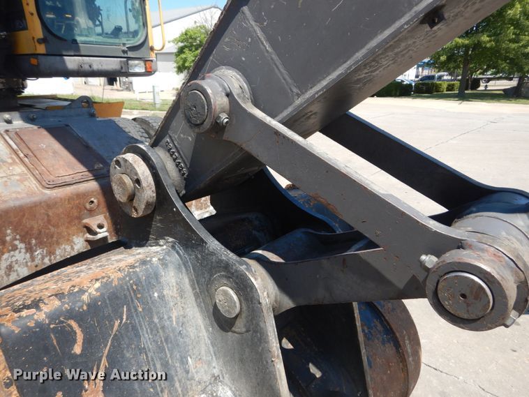 image for item IT9195 2005 Volvo EW180B  excavator