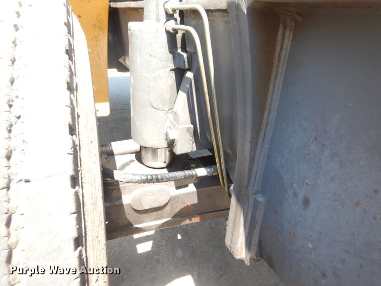 image for item IT9195 2005 Volvo EW180B  excavator