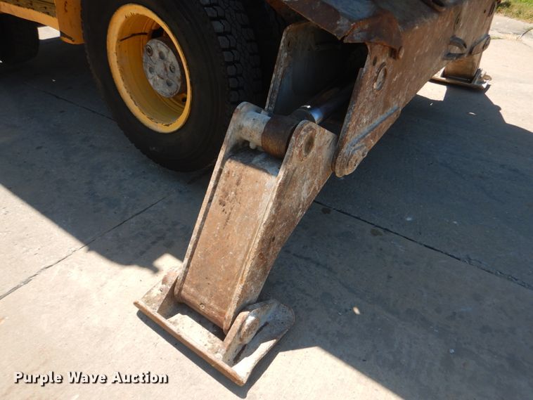 image for item IT9195 2005 Volvo EW180B  excavator