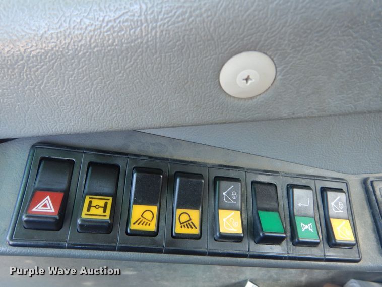 image for item IT9195 2005 Volvo EW180B  excavator