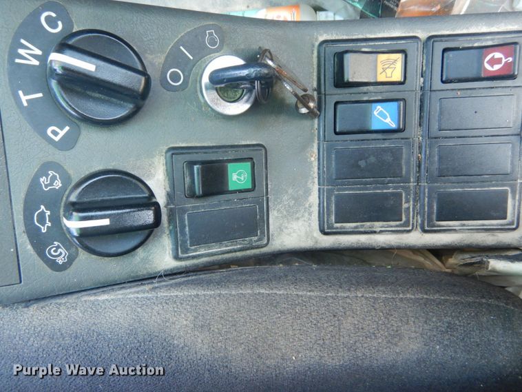 image for item IT9195 2005 Volvo EW180B  excavator