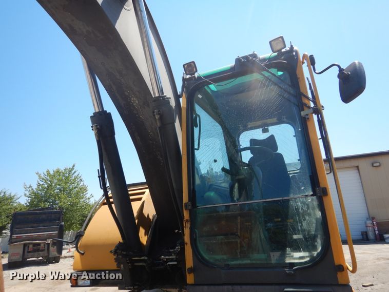 image for item IT9195 2005 Volvo EW180B  excavator
