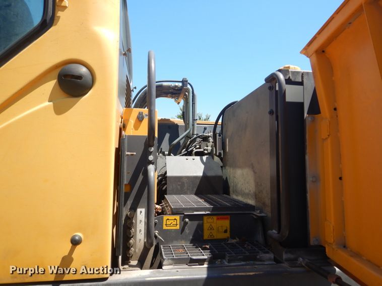 image for item IT9195 2005 Volvo EW180B  excavator