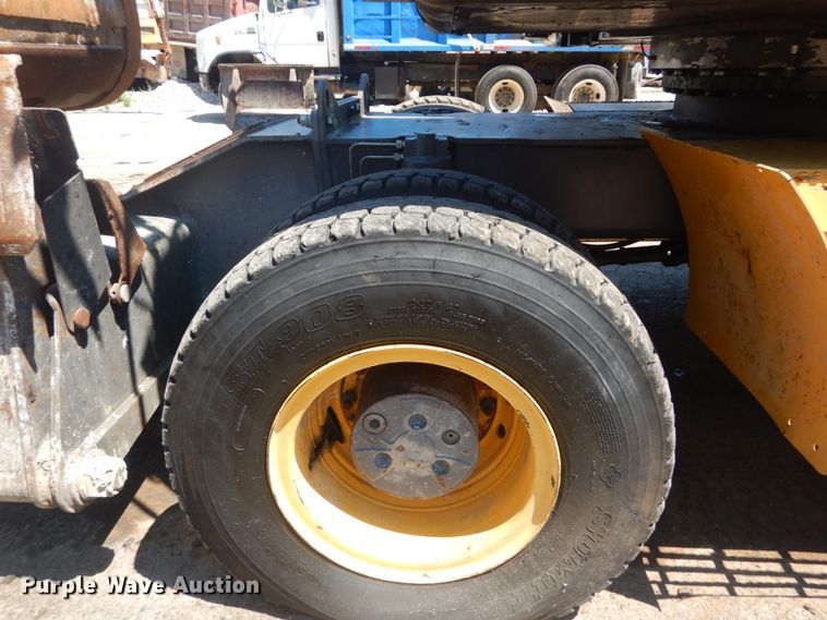 image for item IT9195 2005 Volvo EW180B  excavator