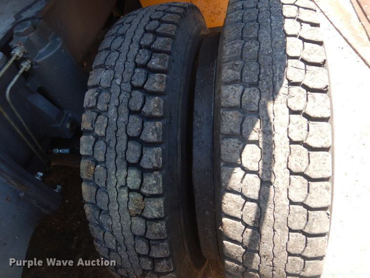 image for item IT9195 2005 Volvo EW180B  excavator