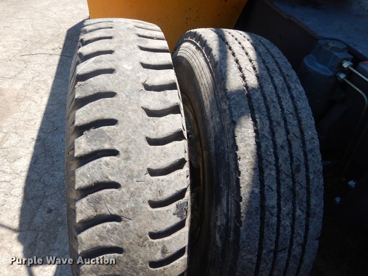 image for item IT9195 2005 Volvo EW180B  excavator