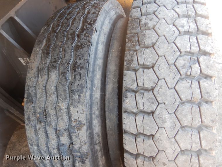 image for item IT9195 2005 Volvo EW180B  excavator