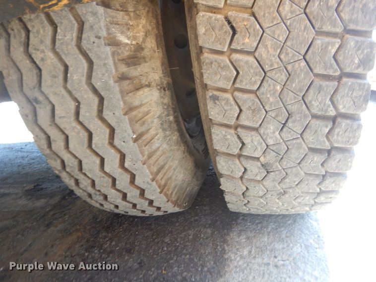 image for item IT9195 2005 Volvo EW180B  excavator