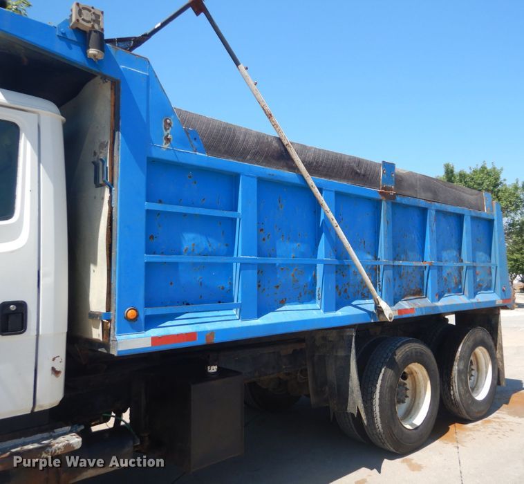 image for item IT9196 1999 Freightliner FL80  dump truck