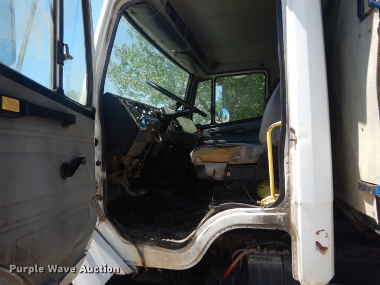 image for item IT9196 1999 Freightliner FL80  dump truck