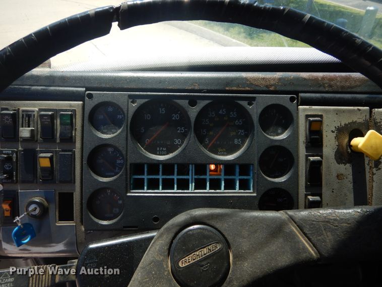 image for item IT9196 1999 Freightliner FL80  dump truck