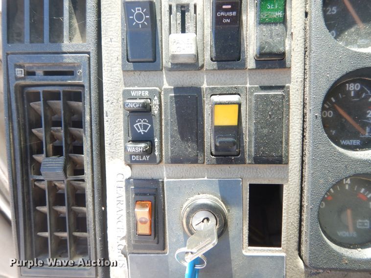 image for item IT9196 1999 Freightliner FL80  dump truck