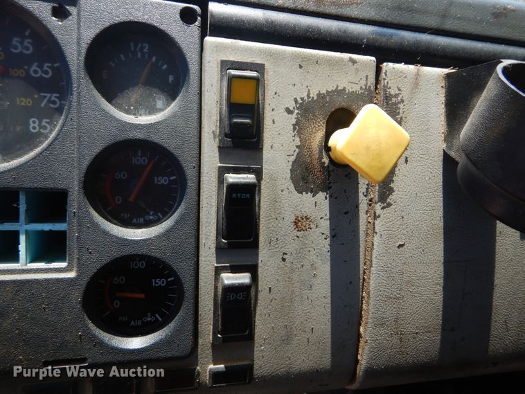 image for item IT9196 1999 Freightliner FL80  dump truck