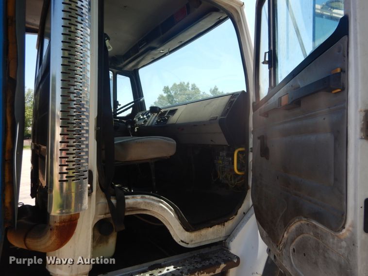 image for item IT9196 1999 Freightliner FL80  dump truck