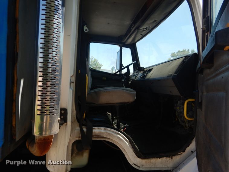 image for item IT9196 1999 Freightliner FL80  dump truck