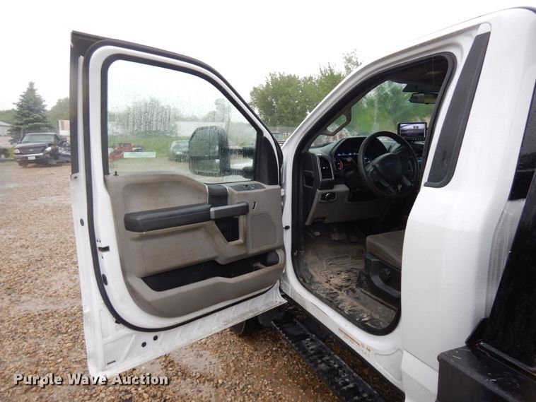 image for item IT9468 2019 Ford F550  rollback truck