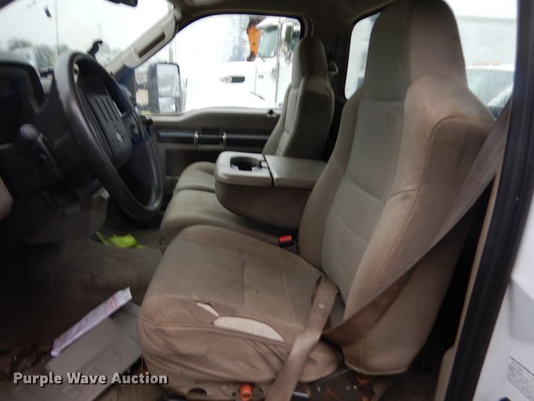 image for item IT9469 2008 Ford F550  rollback truck