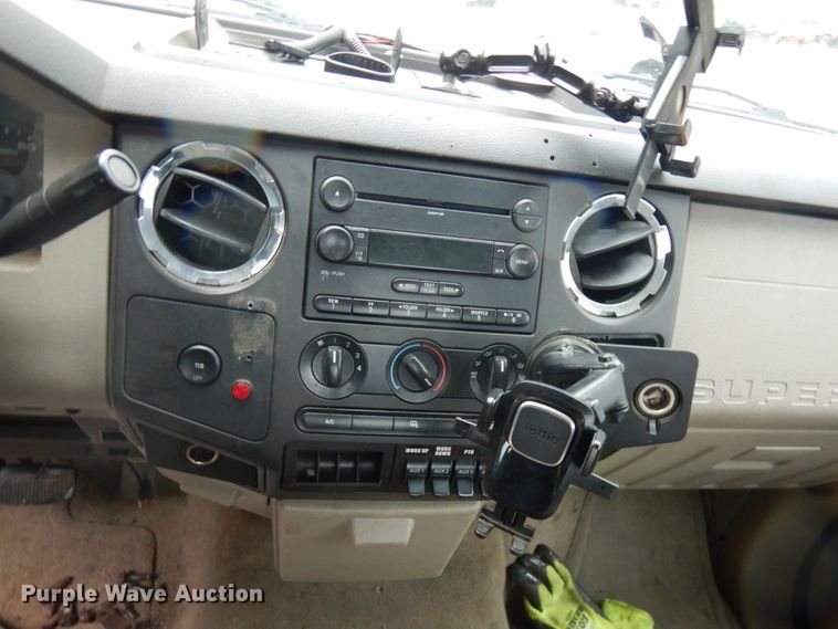 image for item IT9469 2008 Ford F550  rollback truck