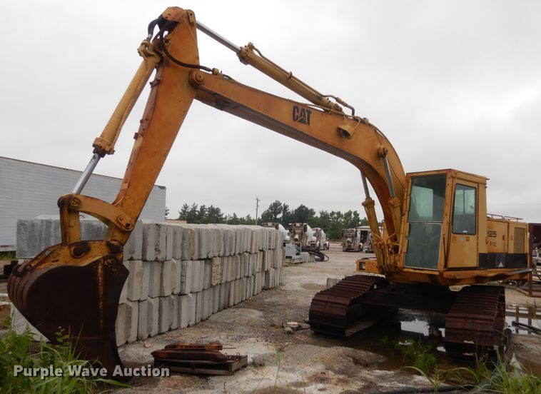image for item IT9511 1979 Caterpillar 225  excavator