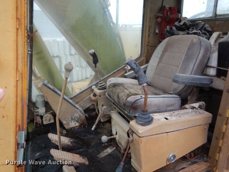 image for item IT9511 1979 Caterpillar 225  excavator