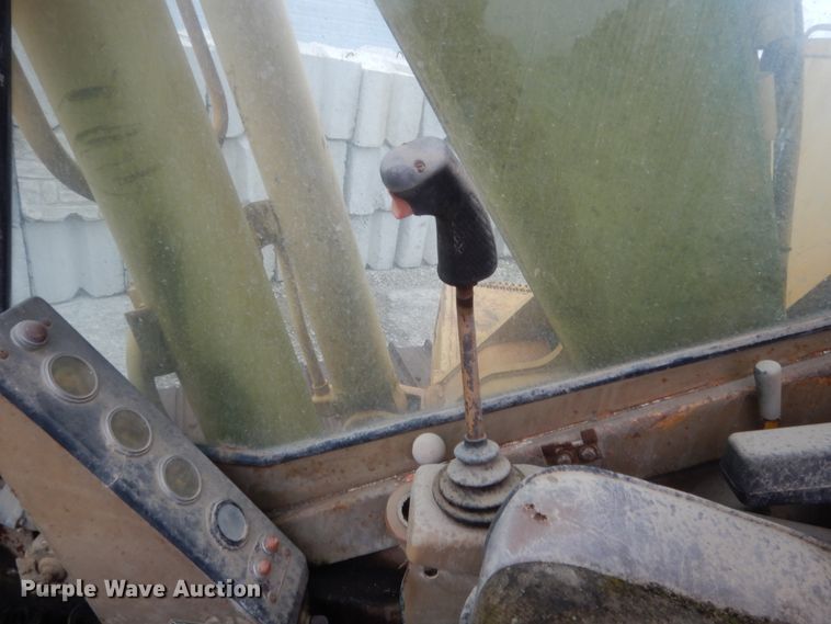 image for item IT9511 1979 Caterpillar 225  excavator