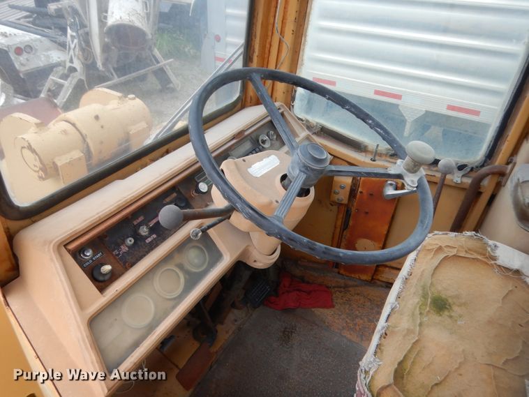 image for item IT9513 1982 Ford A66  wheel loader