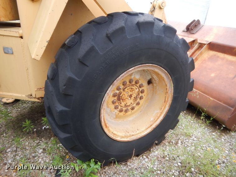 image for item IT9513 1982 Ford A66  wheel loader