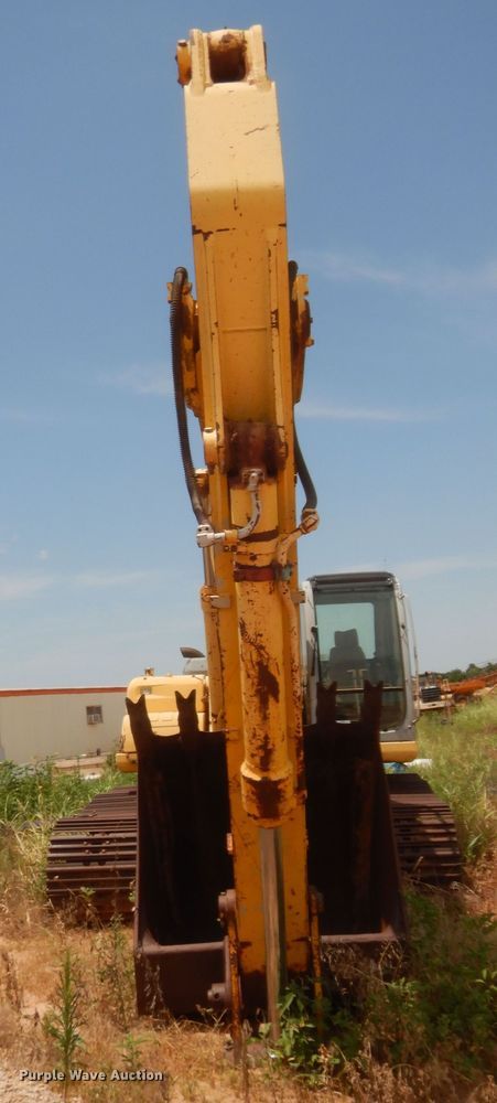 image for item IT9516 2001 Kobelco SK330LC  excavator
