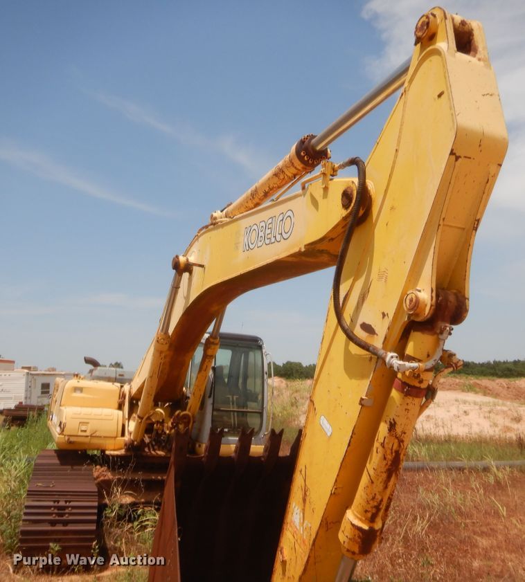 image for item IT9516 2001 Kobelco SK330LC  excavator