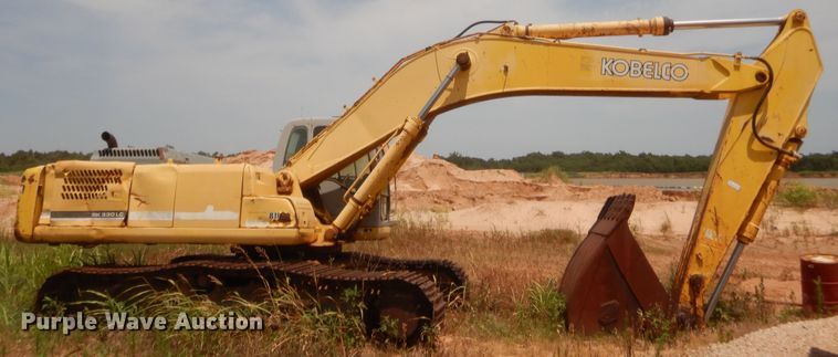 image for item IT9516 2001 Kobelco SK330LC  excavator