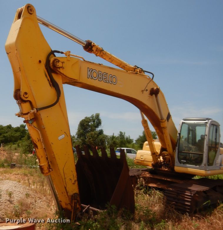 image for item IT9516 2001 Kobelco SK330LC  excavator