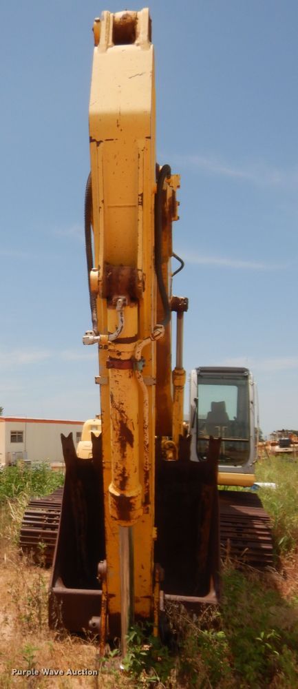 image for item IT9516 2001 Kobelco SK330LC  excavator