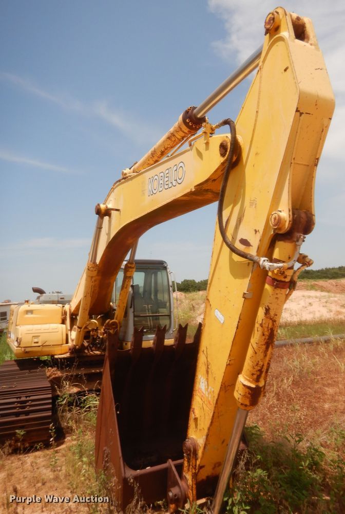 image for item IT9516 2001 Kobelco SK330LC  excavator