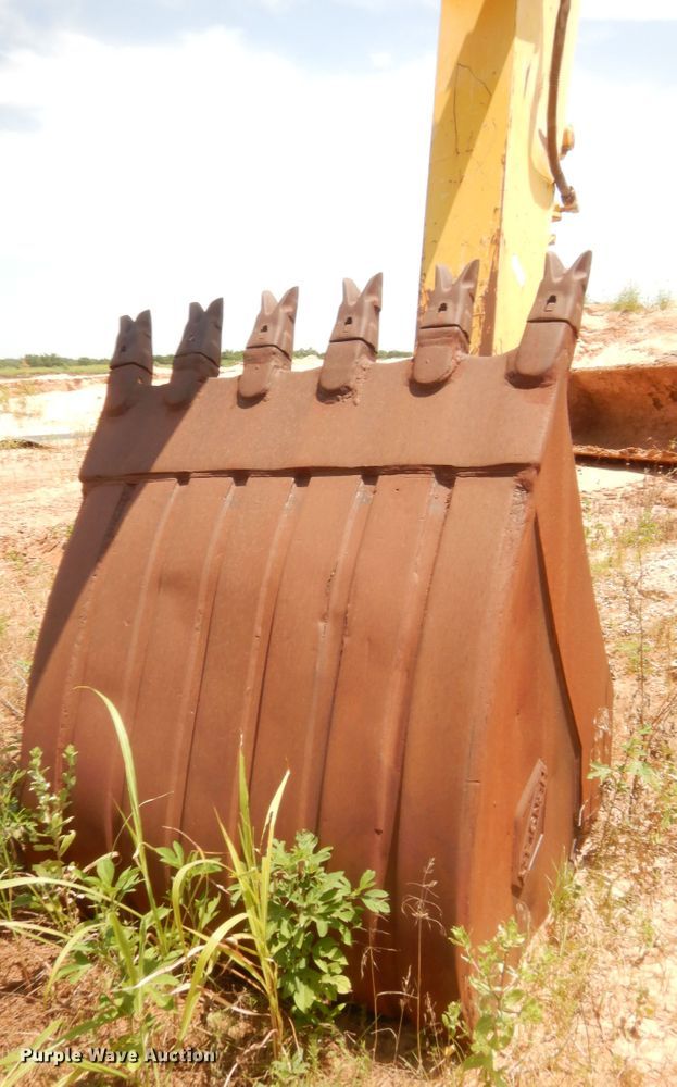 image for item IT9516 2001 Kobelco SK330LC  excavator