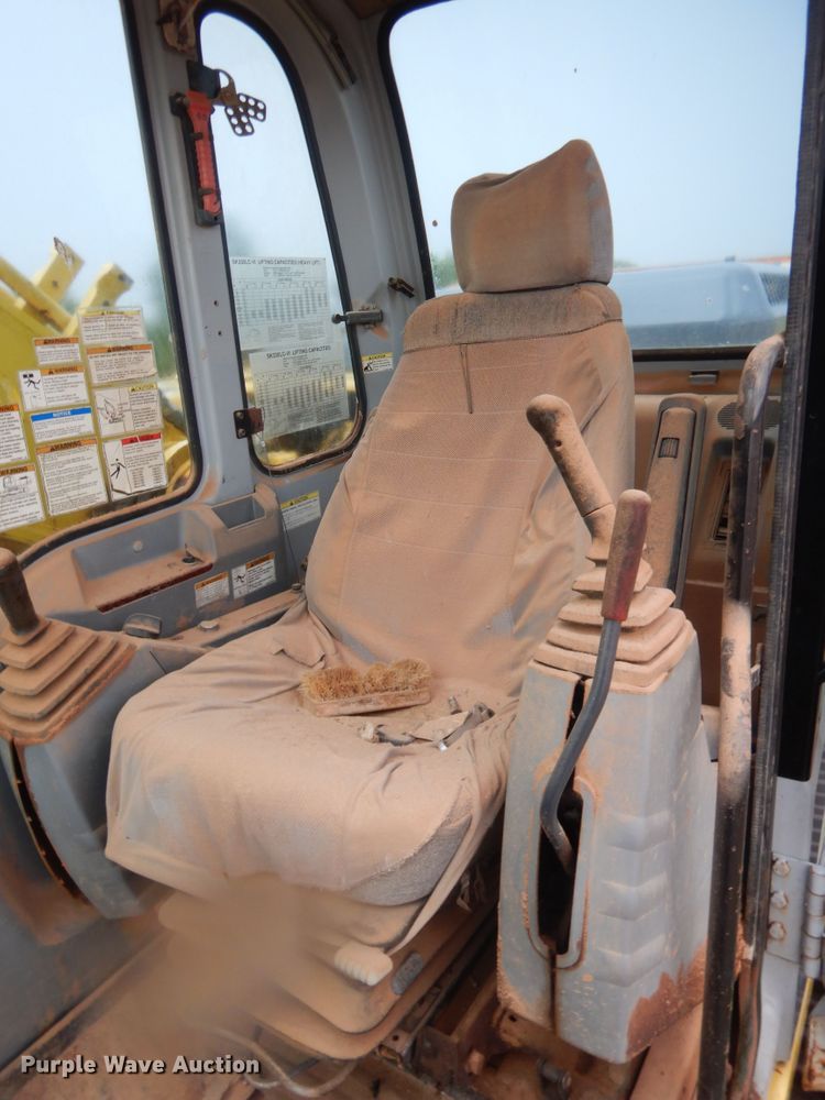 image for item IT9516 2001 Kobelco SK330LC  excavator