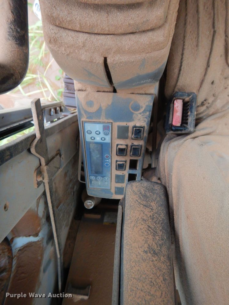 image for item IT9516 2001 Kobelco SK330LC  excavator