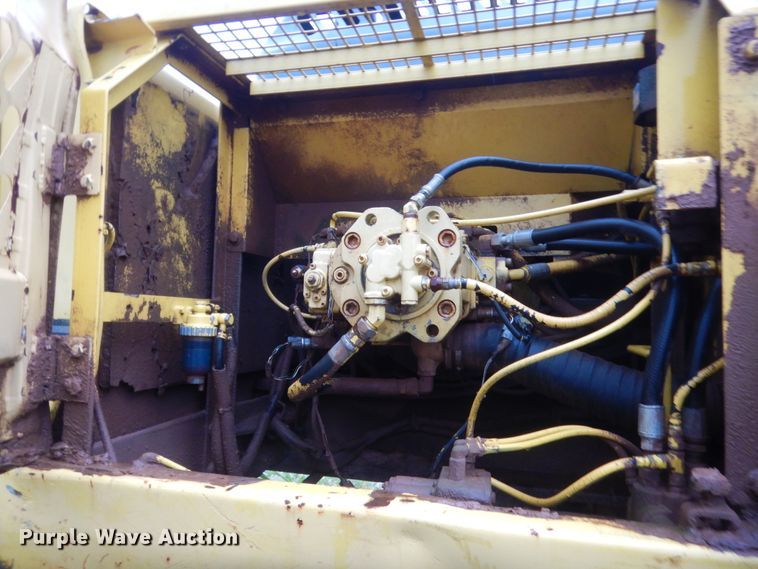 image for item IT9516 2001 Kobelco SK330LC  excavator